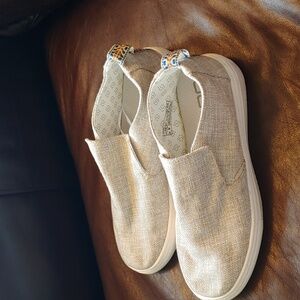 Hey Dudes Peyton Linen Beige Slip On womens 10